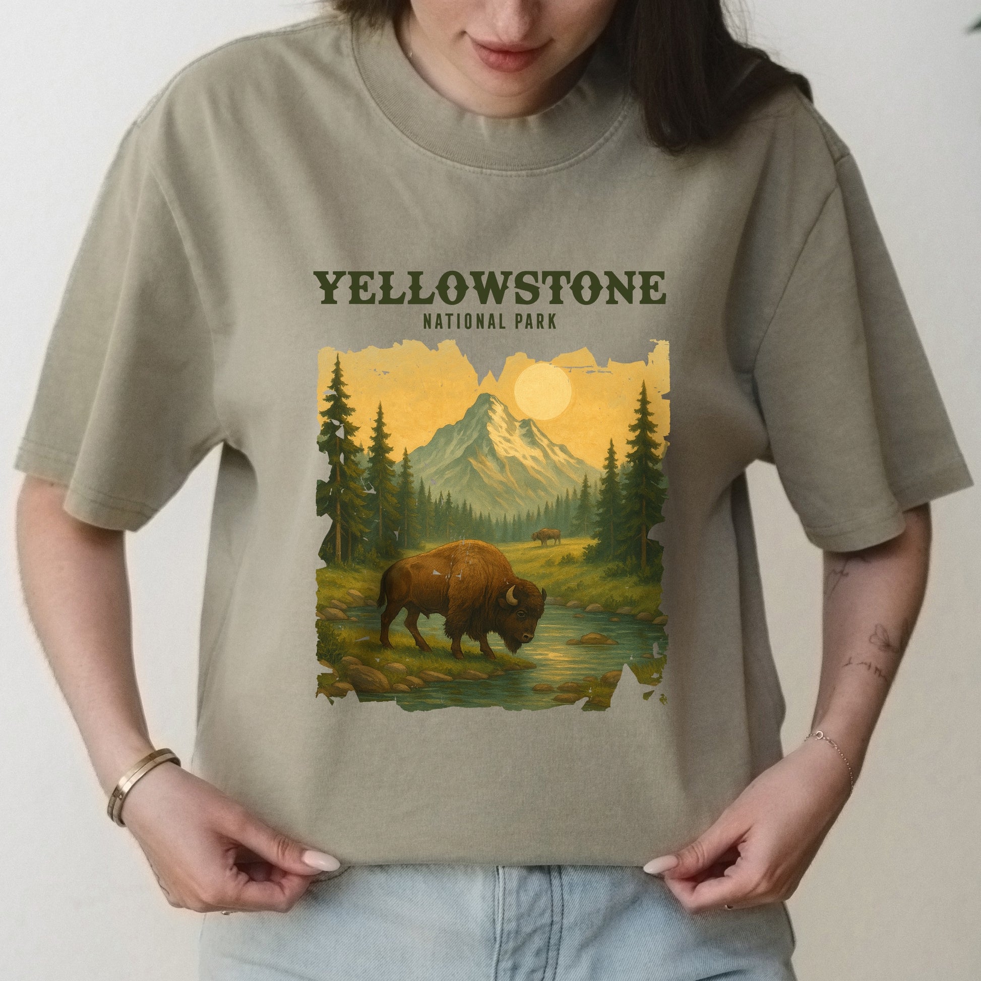 Retro Graphic with Yellowstone National Park Text – Oversized Vintage Shirt