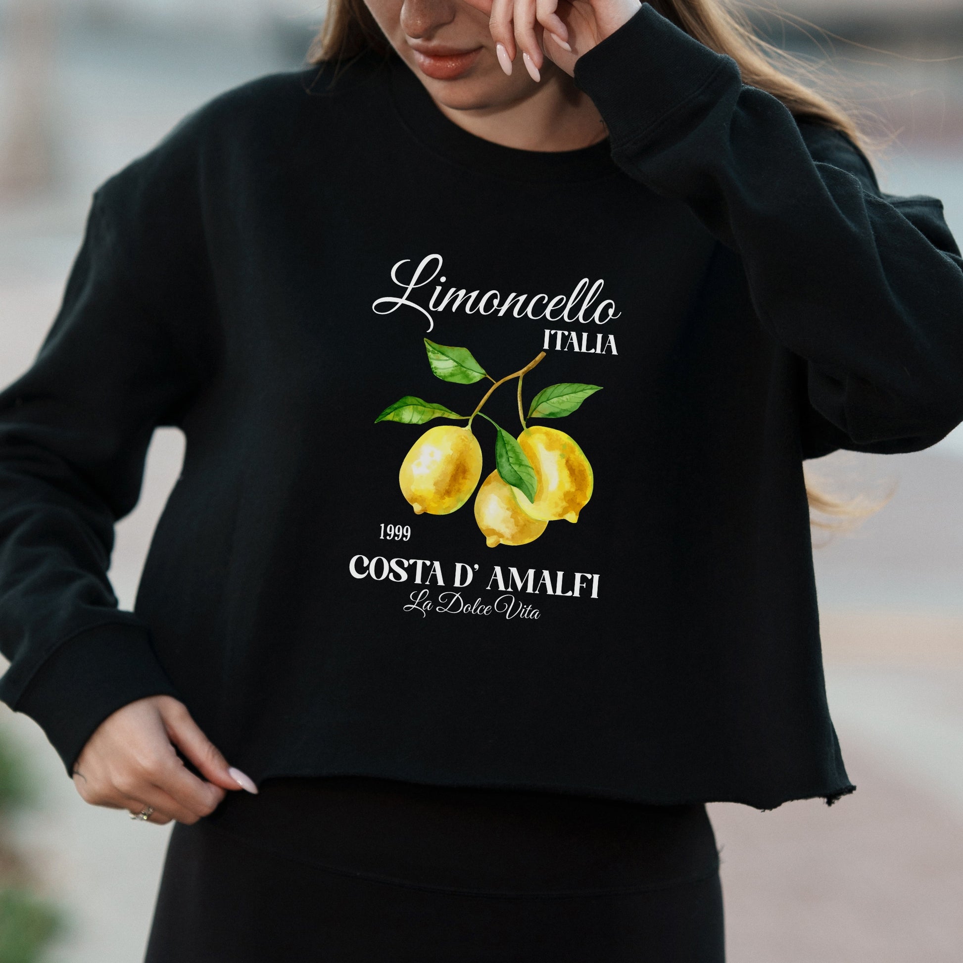 Limoncello Italy Lemon Graphic with La Dolce Vita Text – Vintage Crop Sweatshirt