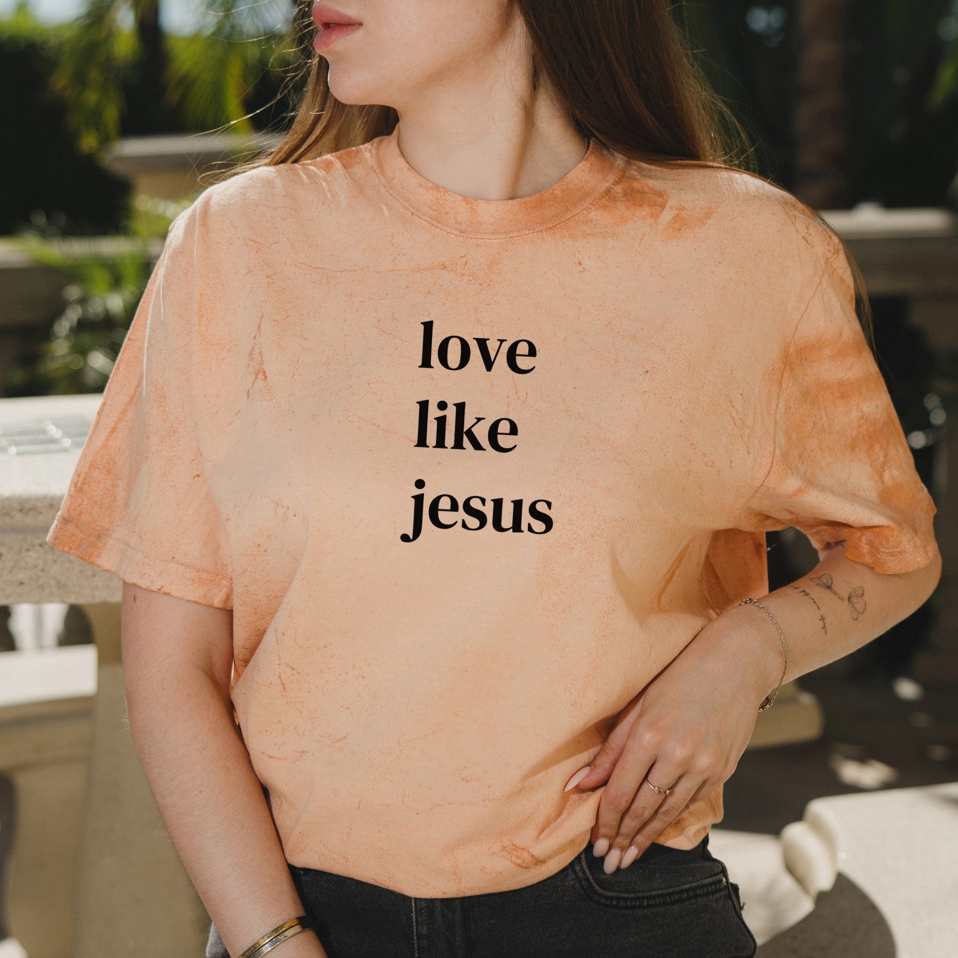 Love Like Jesus Minimalist Christian Graphic with Faith-Inspired Message – Vintage Colorblast Shirt