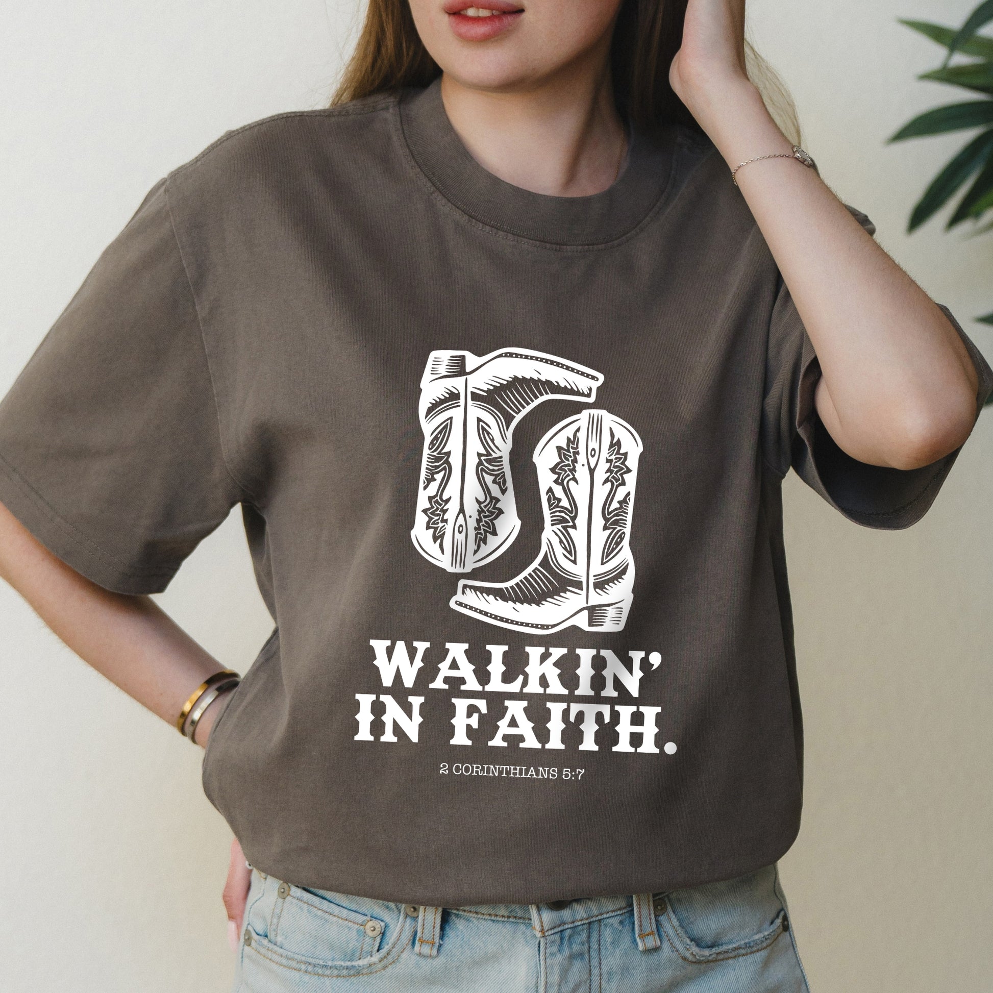 Walkin’ in Faith Western Boots Graphic with Christian Message – Oversized Vintage Shirt