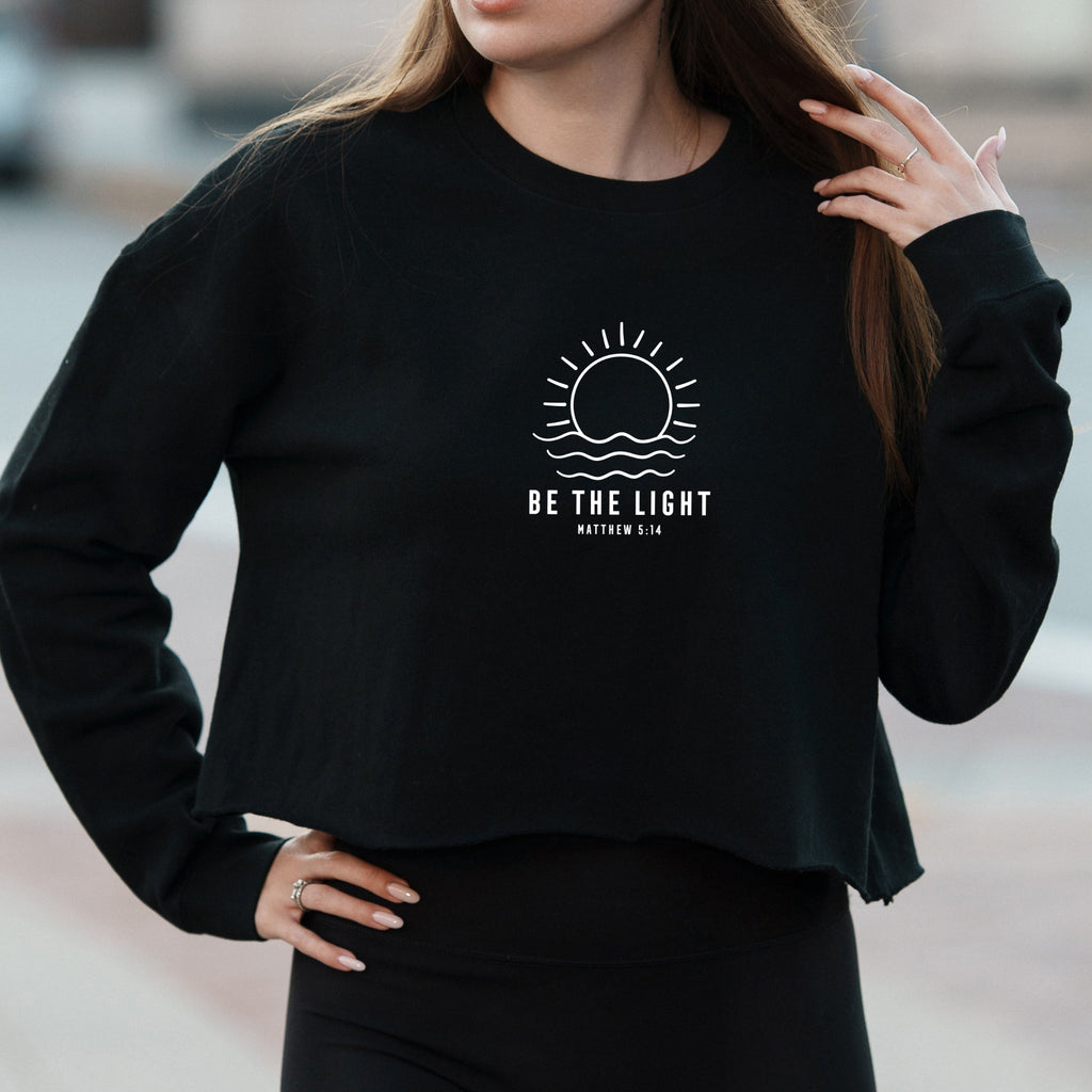 Be the Light Matthew 5:14 Graphic with Minimalist Sun – Vintage Crop Sweatshirt