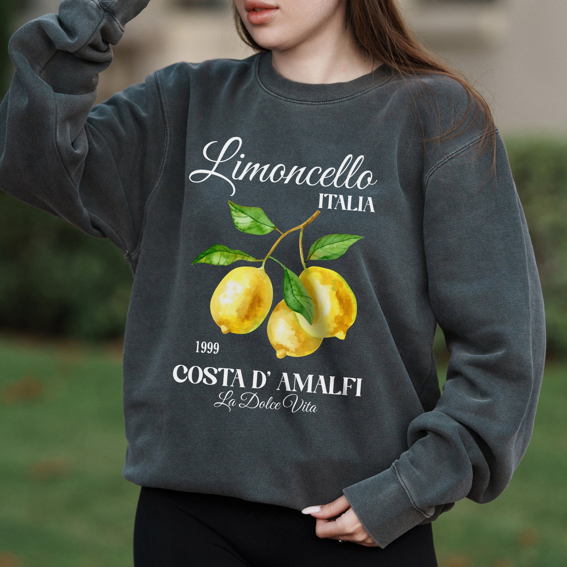 Limoncello Italy Lemon Graphic with La Dolce Vita Text – Pigment Crewneck Sweatshirt