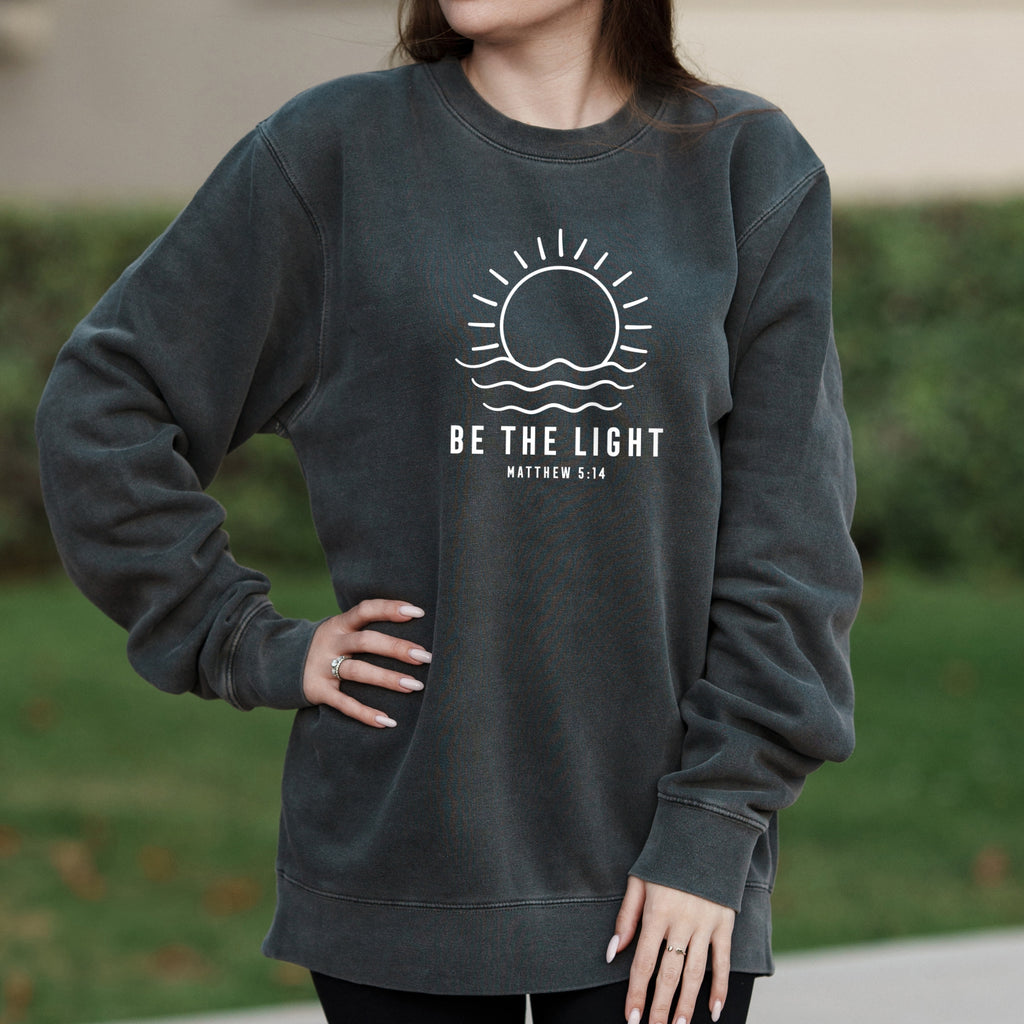 Be the Light Matthew 5:14 Graphic with Minimalist Sun – Pigment Crewneck Sweatshirt