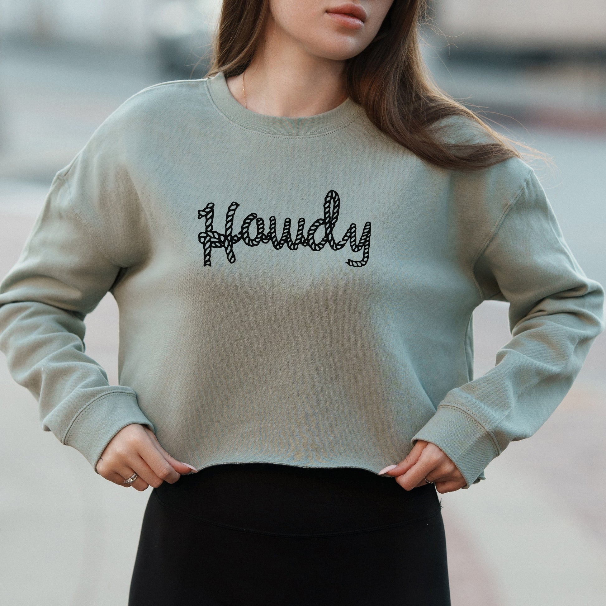 Howdy Rope Script Graphic with Western Retro Lettering – Vintage Crop Sweatshirt